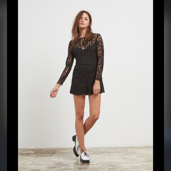 Long lace sleeves mini romper - Picture 9 of 9